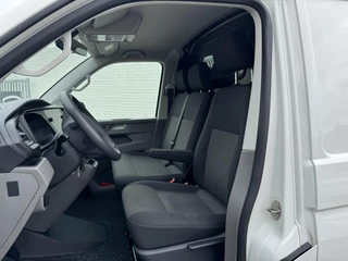 Volkswagen Transporter Volkswagen Transporter 2.0 TDI L2H1 28 Comfortline Navigatie Trekhaak Carplay Cruise Airco Lat om lat 4 Seizoenen banden - afbeelding nr 4