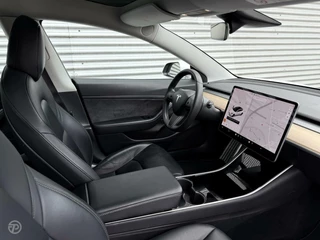 Tesla Model 3 Tesla Model 3 Standard RWD Plus 60 kWh Trekhaak Panoramadak Zwart Leder 18
