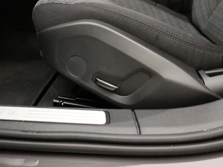 Volvo V60 Volvo V60 T6 PLUG-IN HYBRID ESSENTIAL EDITION 19INCH GETINT GLAS STOELVERW - afbeelding nr 12