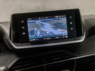 Peugeot 208 (APPLE CARPLAY, GROOT NAVI, PARKEERSENSOREN, SPORTSTOELEN, LANE ASSIST, CRUISE, NIEUWE APK, NIEUWSTAAT) - afbeelding nr 23
