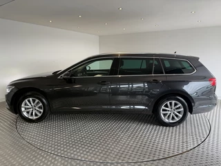 Volkswagen Passat Volkswagen Passat Variant 1.5 TSI CL Bns AUtomaat NAP Led carplay PDC Virtual cockpit - afbeelding nr 5
