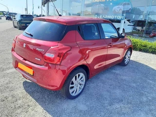 Suzuki Swift Suzuki Swift 1.2 SELECT SMART HYBRID Dodehoeksensoren | Stoelverwarming | Adaptive Cruise - afbeelding nr 5
