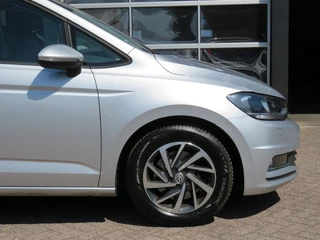 Volkswagen Touran Volkswagen Touran 1.2 TSI CON. SERIES ,,SOUND'' / Camera / Wegklap.haak / Stoelverwarming / - afbeelding nr 26