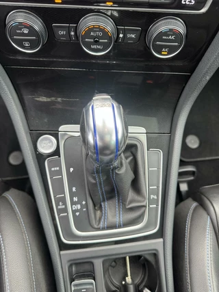Volkswagen Golf Volkswagen Golf 1.4 TSI GTE panorama kanteldak sportleer verwarmd - afbeelding nr 32