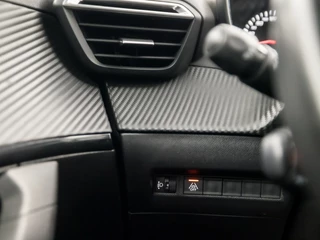 Peugeot 2008 Peugeot 2008 1.2 PureTech Sport (APPLE CARPLAY, GROOT NAVI, 360 CAMERA, STOELVERWARMING, LANE ASSIST, SPORTSTOELEN, LED KOPLAMPEN, CRUISE, NIEUWE APK, NIEUWSTAAT) - afbeelding nr 25
