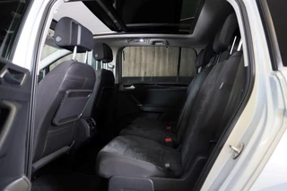 Volkswagen Touran Volkswagen TOURAN 1.5 TSI R Line 7 Persoons / AUT / ACC / Navi / Camera / Open Panoramadak / Led / Pdc / Trekhaak / 17 Inch - afbeelding nr 23