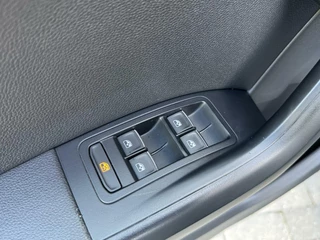 SEAT Ateca Seat Ateca 1.0 EcoTSI Limited Edition Volleer | Stoelverwarming | Apple CarPlay | Navigatiesysteem | Elektrisch bedienbare achterklep | Lichtmetalen velgen | Draadloze telefoonlader | Lane assist & Blind Spot detectie | Parkeersensoren voor en achter - afbeelding nr 4