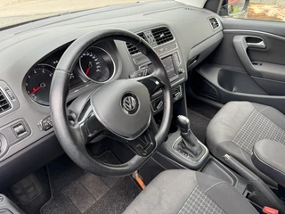 Volkswagen Polo Volkswagen Polo 1.2 TSI Comfortline DSG CRUISE AIRCO CARPLAY NAP - afbeelding nr 2