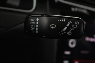 Volkswagen Golf Volkswagen GOLF 2.0 TSI GTI TCR (AKRAPOVIC, PANORAMADAK, CAMERA, STOELVERWARMING, CRUISE CONTROL, DEALER ONDERHOUDEN) - afbeelding nr 16