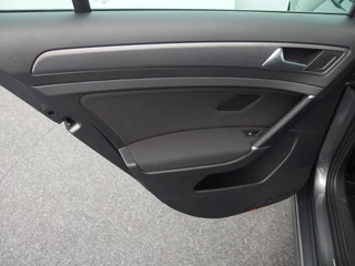 Volkswagen Golf AUTOMAAT / NAVI / CLIMA / PDC / BLUETOOTH / CRUISE / CARPLAY / NL-AUTO - afbeelding nr 31