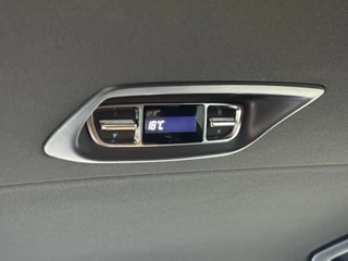 Mercedes-Benz EQV Mercedes-Benz EQV 300 L2 Avantgarde Burmester Stoelkoeling Elektrische schuifdeuren Middenconsole - afbeelding nr 44