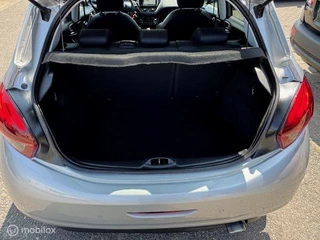 Peugeot 208 Peugeot 208 110pk 1.2 GT-line , 5 deurs Navigatie en Camera achter , Parkeerhulp achter ,  Ramen & spiegels eclectisch ,  Sport Velgen , Rode GT Line accenten , Chrome uitlaat sierstuk - afbeelding nr 22
