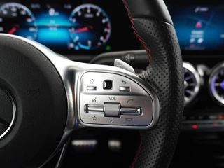 Mercedes-Benz GLA Mercedes-Benz GLA 200 AMG // Camera // Sfeerverlichting // Night Pakket // Augmented Reality // Carplay // 19
