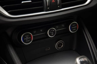 Alfa Romeo Stelvio Alfa Romeo Stelvio 2.0 Turbo Super Q4 4 nieuwe banden - afbeelding nr 15