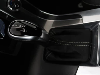 Volvo V60 Volvo V60 1.5 T3 R-Design | Stoelverwarming | Xenon |  Leder/Alcantara | Navigatie | Trekhaak | Parkeerhulp | Climate control | Cruise control - afbeelding nr 18
