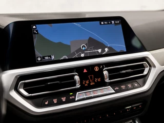 BMW 3 Serie BMW 3 Serie Touring 330e xDrive M Sport 293Pk Automaat (PANORAMADAK, M PAKKET, LASER KOPLAMPEN, MEMORY SEATS, HEAD-UP DISPLAY, HARMAN/KARDON, 360 CAMERA, ADAPTIVE CRUISE, APPLE CARPLAY, NIEUWE APK, NIEUWSTAAT) - afbeelding nr 29