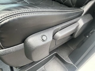 Toyota ProAce Toyota ProAce Worker 2.0 D-4D Black Line Long Trekhaak/Leder/Camera/Carplay/Navi/PDC/17