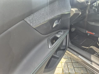Peugeot 5008 Peugeot 5008 1.2 PureTech Blue Lease Allure 7-Persoons AUTOMAAT | NAVI | CLIMA | PDC | 18