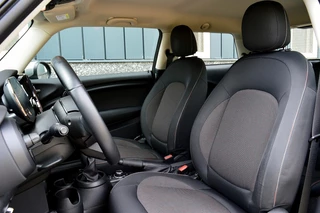MINI One MINI One Mini 1.5 First Essential Rijklaarprijs-Garantie Navigatie Led Airco 17 Inch Apple carplay - afbeelding nr 12