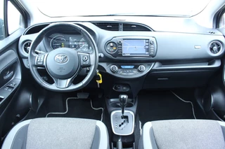 Toyota Yaris Toyota Yaris 1.5 Hybrid Y20 LUXE UITV. 2eEIG! NAV CAMRA STOELVW ECC '19 - afbeelding nr 2
