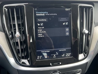 Volvo V60 Navigatie Sportstoelen Stoelverwarming Camera Elek. Bestuurderstoel Leder Trekhaak Dab Carplay NL Auto 1e Eigenaar Plug in Hybride BTW Auto - afbeelding nr 21