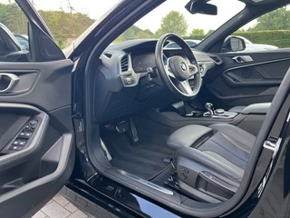 BMW 1 Serie BMW 1 Serie 118I High Exe M-Sport Pano Sfeer Zwart optiek ACC - afbeelding nr 3