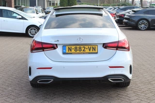 Mercedes-Benz A-Klasse Mercedes-Benz A-Klasse 180 Business Solution AMG / Panoramadak / Camera / Sfeerverlichting / Apple CarPlay / 18'' / DAB / Stoelverwarming / Cruise Control - afbeelding nr 15