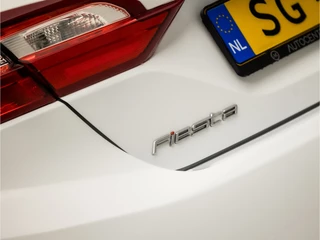 Ford Fiesta Ford Fiesta 1.1 Sport (APPLE CARPLAY, GROOT NAVI, GETINT GLAS, PARKEERSENSOREN, SPORTSTOELEN, CRUISE, LANE ASSIST, DAB+, NIEUWSTAAT) - afbeelding nr 29