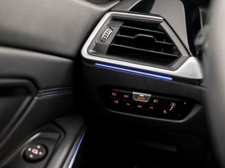 BMW 3 Serie BMW 3 Serie 320i M Sport 184Pk Automaat (APPLE CARPLAY, M PAKKET, GROOT NAVI, SFEERVERLICHTING, LEDER/ACANTARA, SPORTSTOELEN, GETINT GLAS, PARKEERSENSOREN, NIEUWE APK, NIEUWSTAAT) - afbeelding nr 22