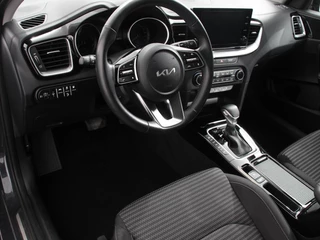 Kia Ceed Sportswagon Kia Ceed Sportswagon 1.6 GDI PHEV DynamicLine  Achteruitrijcamera Stuurverwarming Stoel verwarming Climate control LED Keyless start/ entry Parkeersensoren achter Adaptieve cruise control Lane assist - afbeelding nr 2