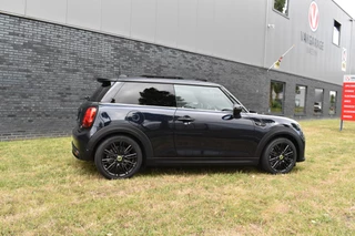 MINI Electric MINI Electric Mini Resolute edition 33 kWh Pano automaat resolute edition 135kw 1e eigenaar n.a.p. Pano / Leder / Harman Kardon / Head Up / Camera / Keyless - afbeelding nr 16
