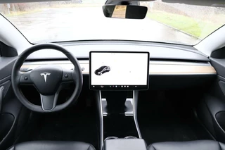 Tesla Model 3 Tesla Model 3 Long Range AWD 75 kWh autopilot trekhaak leder stoelverwarming v+a panodak 19