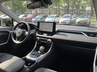 Toyota RAV4 Treeplanken, Camera in binnenspiegel, Rondomzicht camera , All-in Rijklaarprijs - afbeelding nr 4
