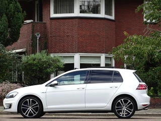 Volkswagen Golf Volkswagen Golf TSI GTE 204PK DSG / RNS / R-line / LED *NAP* - afbeelding nr 5