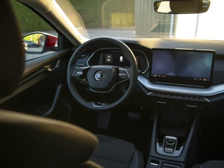 Škoda Octavia Škoda Octavia Combi 1.5 TSI MHEV Business Edition Plus | Matrix LED | Chrome pakket | Stoel-, Stuur- & voorruitverwarming | Navi 13inch | Elektr.trekhaak | El. achterklep m.sensor | ACC | - afbeelding nr 8