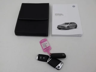 Volkswagen Passat Volkswagen Passat 1.4 TSI GTE | Stoel & stuurverwarming | Camera | Carplay | Trekhaak | Adaptive cruise | Standkachel | Navigatie | Full LED - afbeelding nr 19