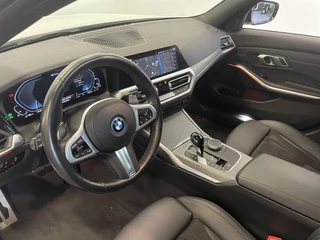 BMW 3 Serie BMW 3-serie Touring 320e M-Sport Aut-8 Panoramadak Adaptive M-Technic Chassis LED Navi Cruise Control PDC VA 19