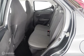 Toyota Aygo Toyota Aygo 1.0 VVT-i 72pk X-Play applecarplay|airco|camera|dab|lmv15 - afbeelding nr 11
