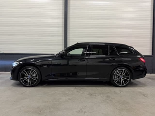BMW 3 Serie BMW 3 Serie Touring 330e xDrive M-Sport PANO/LASER/360CAMERA/ADAPTIVE M-ONDERSTEL/ACC/LEER-ALCANTARA/19