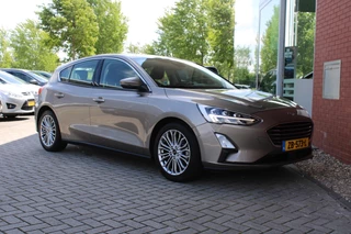 Ford Focus Ford Focus 1.0 EcoBoost Titanium Business | Winter Pack | Full LED | 10-weg verstelbare stoel | 17 inch | Camera | Head up Display | Bang&Olufsen - afbeelding nr 6