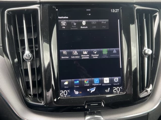 Volvo XC60 Navigatie Panoramadak Luchtvering Camera Head Up Display Leder Dashboard Carplay Elek. Stoel 19 Inch Velgen Stoelverwarming Standkachel On Call 1e Eigenaar Plug In Hybride BTW Auto - afbeelding nr 22