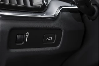 Volvo V60 Volvo V60 2.0 B3 163 PK Essential Edition - Automaat | Dig. Cockpit | Cruise | Stoel-+Stuurverw. | PDC | NAV + App. Connect | ECC | Elek. Klep | DAB | LM 17