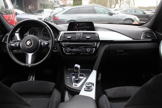 BMW 3 Serie BMW 3 Serie 330e Centennial Exe. M Sport / Schuifdak / Alcantara / 18'' / Navigatie / Parkeerhulp achter / Cruise Control - afbeelding nr 15