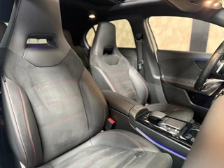 Mercedes-Benz A-Klasse Mercedes-Benz A-klasse 220 4MATIC Premium Plus AMG Night | Pano | Keyless | Sfeerverlichting | Memory seats - afbeelding nr 17