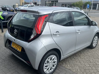 Toyota Aygo Toyota Aygo Automaat 1.0 VVT-i x-play | AIRCO | CAMERA | Lage km-stand | - afbeelding nr 3