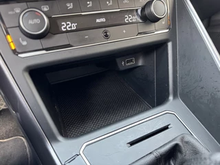 Volkswagen Polo Volkswagen Polo 1.0 TSI Highline ACC ECC LMV CARPLAY - afbeelding nr 19