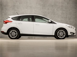 Ford Focus (APPLE CARPLAY, NAVIGATIE, LM VELGEN, PARKEERSENSOREN, SPORTSTOELEN, CRUISE, ELEK PAKKET, NIEUWSTAAT) - afbeelding nr 4