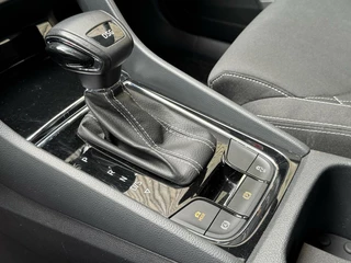 Škoda Karoq Skoda Karoq 1.5 TSI Sportline Automaat | Stoelverwarming | Apple CarPlay | LED verlichting | Trekhaak uitklapbaar | Adaptieve cruise control | Dode hoek detectie | Voorruitverwarming | Parkeersensoren voor en achter | Achteruitrijcamera - afbeelding nr 37