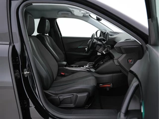 Peugeot e-2008 (INCL-BTW) Aut. *DIGI-COCKPIT | ADAPT.CRUISE | FULL-LED | 1/2-LEATHER| KEYLESS | CAMERA | NAVI-FULLMAP | LANE-ASSIST | ECC | PDC | DAB + | SPORT-SEATS | 17''ALU* - afbeelding nr 11