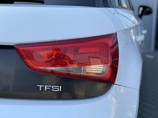 Audi A1 Sportback Audi A1 Sportback 1.2 TFSI S-line | Panoramadak | Stoelverwarming | Leder | Airco | 5 deurs | - afbeelding nr 8